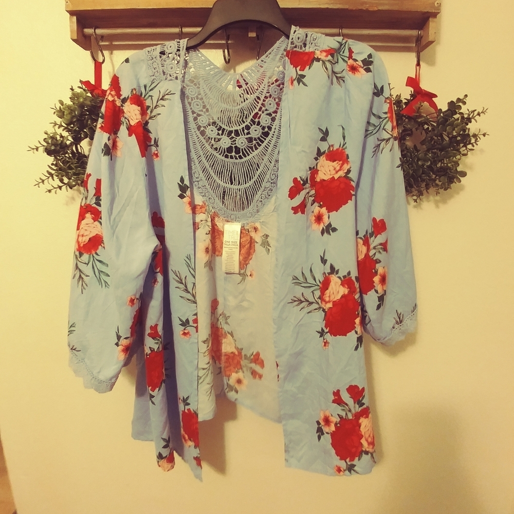 2 / $10 🌸🌸Floral Kimono